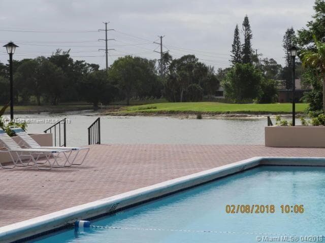 Condo en 4170 Inverrary Dr, Lauderhill — foto 3