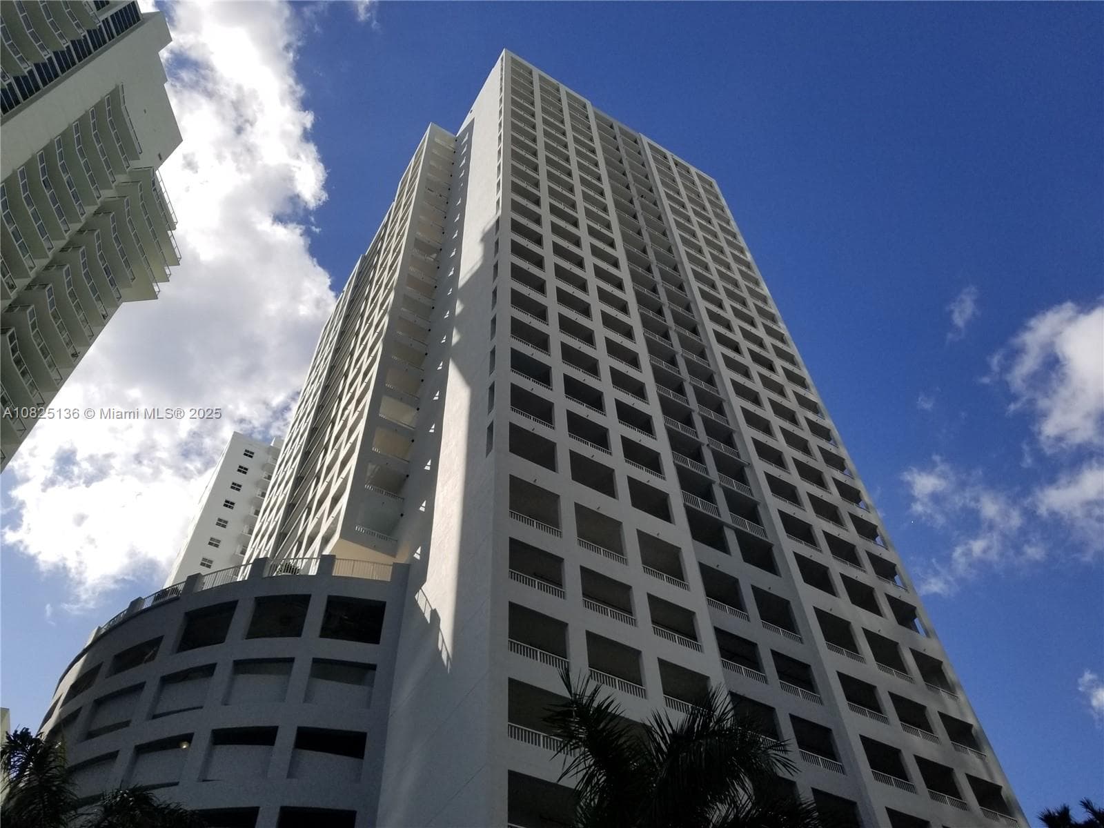 Condo at 170 SE 14th St, Miami — photo 1