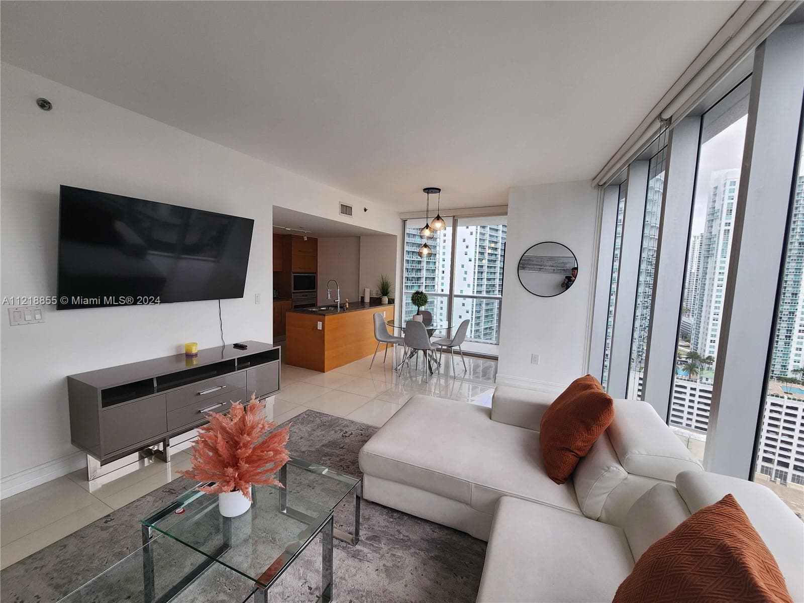 Condo at 485 Brickell Ave, Miami — photo 1