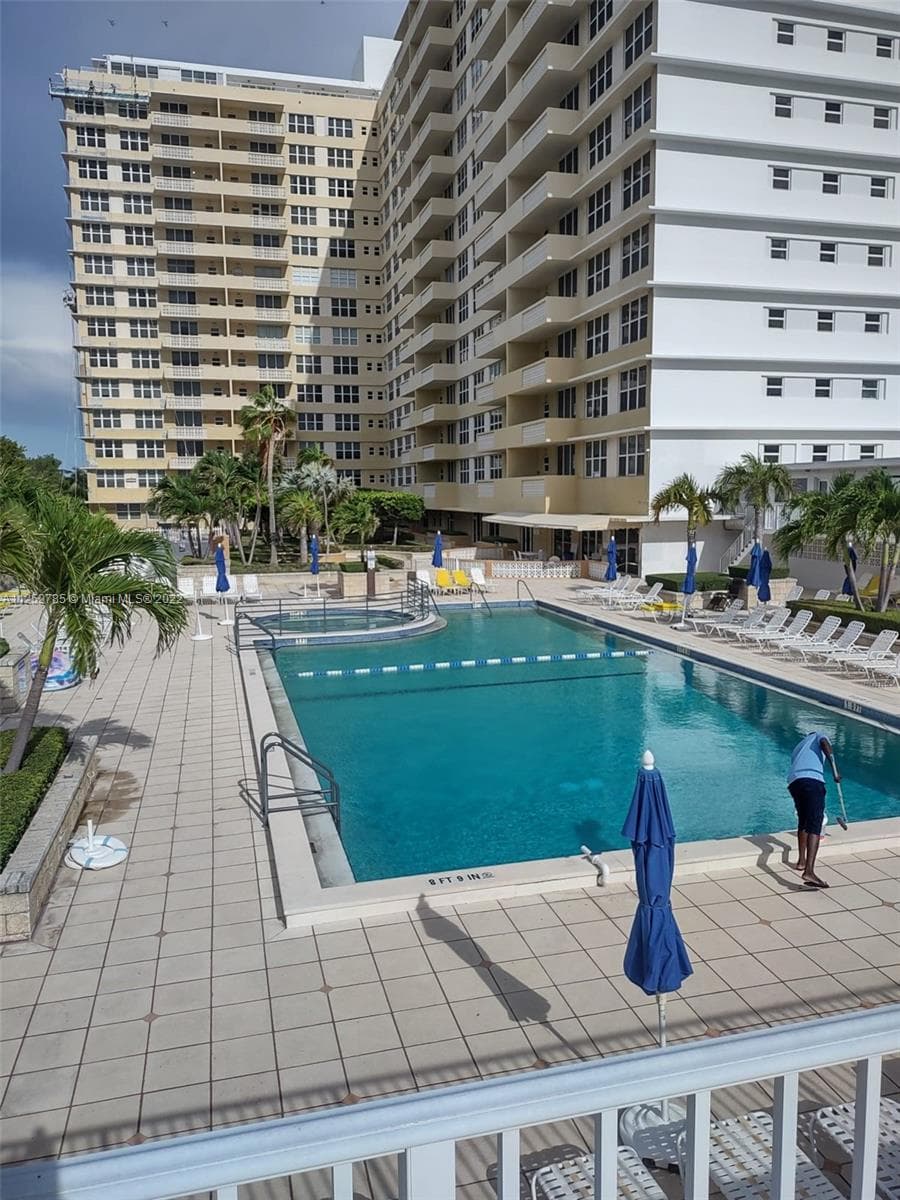 Condo at 4747 Collins Ave, Miami Beach — photo 2