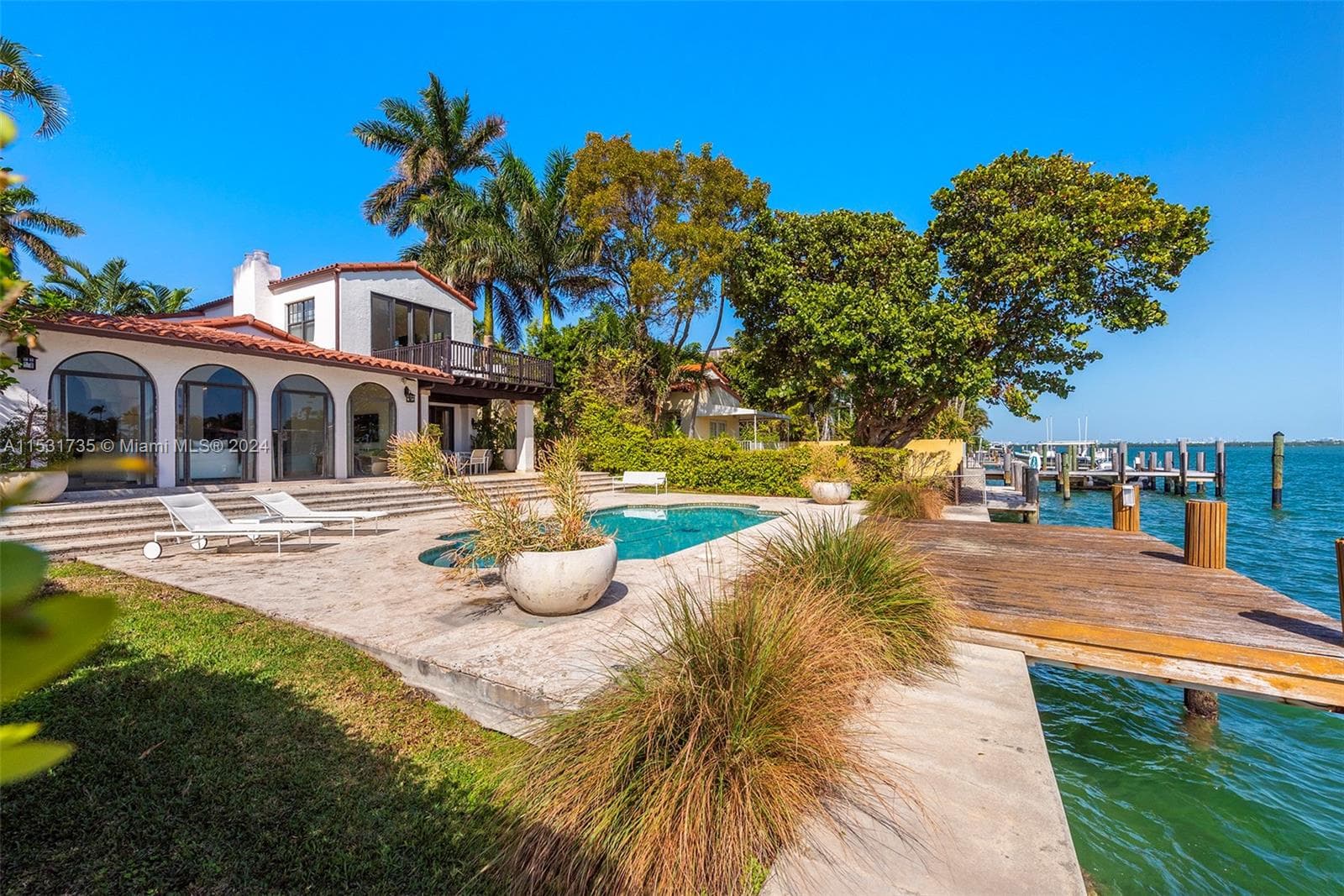 Single-family home en 527 E Dilido Dr, Miami Beach — foto 3