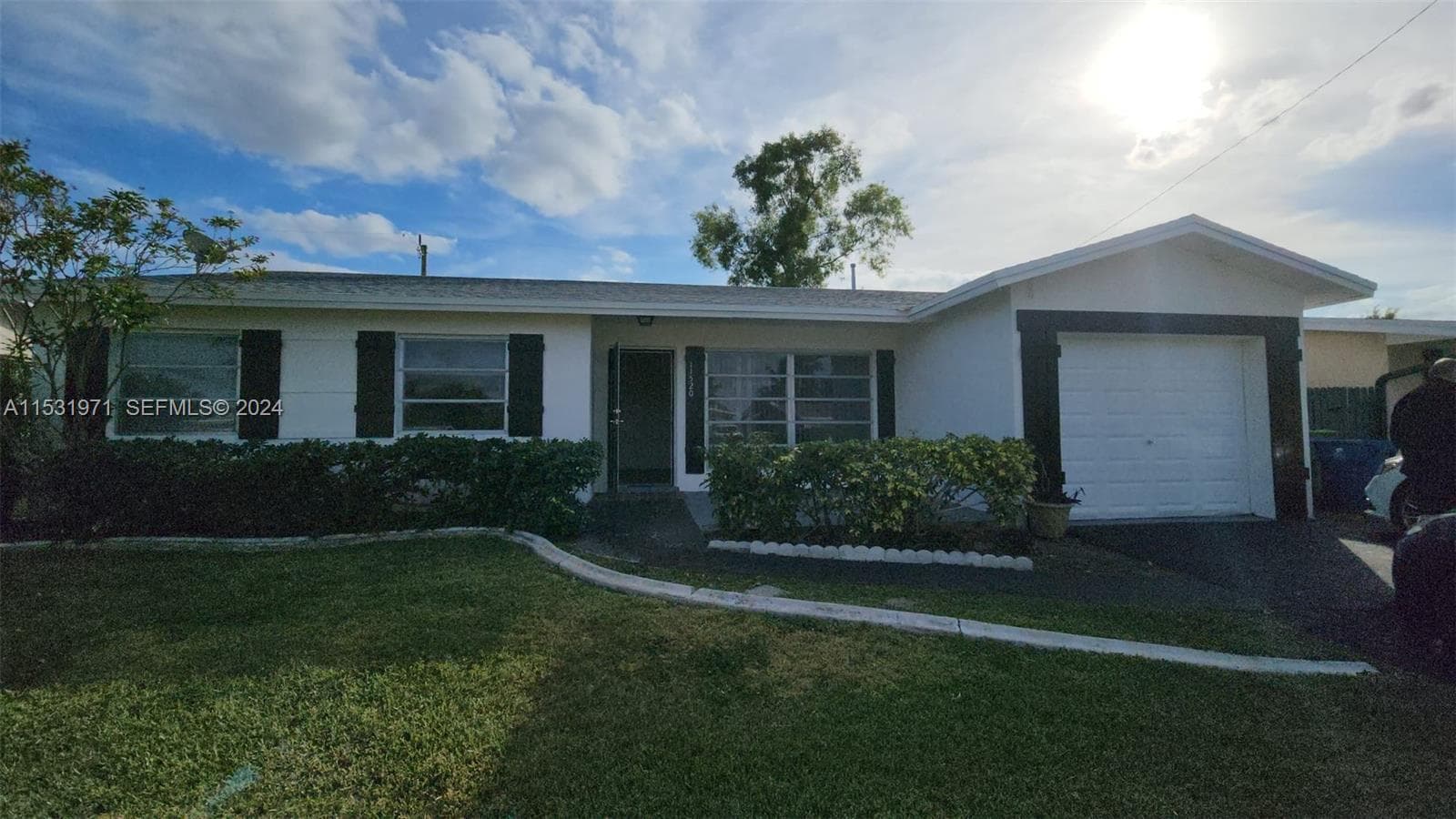 Single-family home at 11520 NW 31st Pl, Sunrise, FL