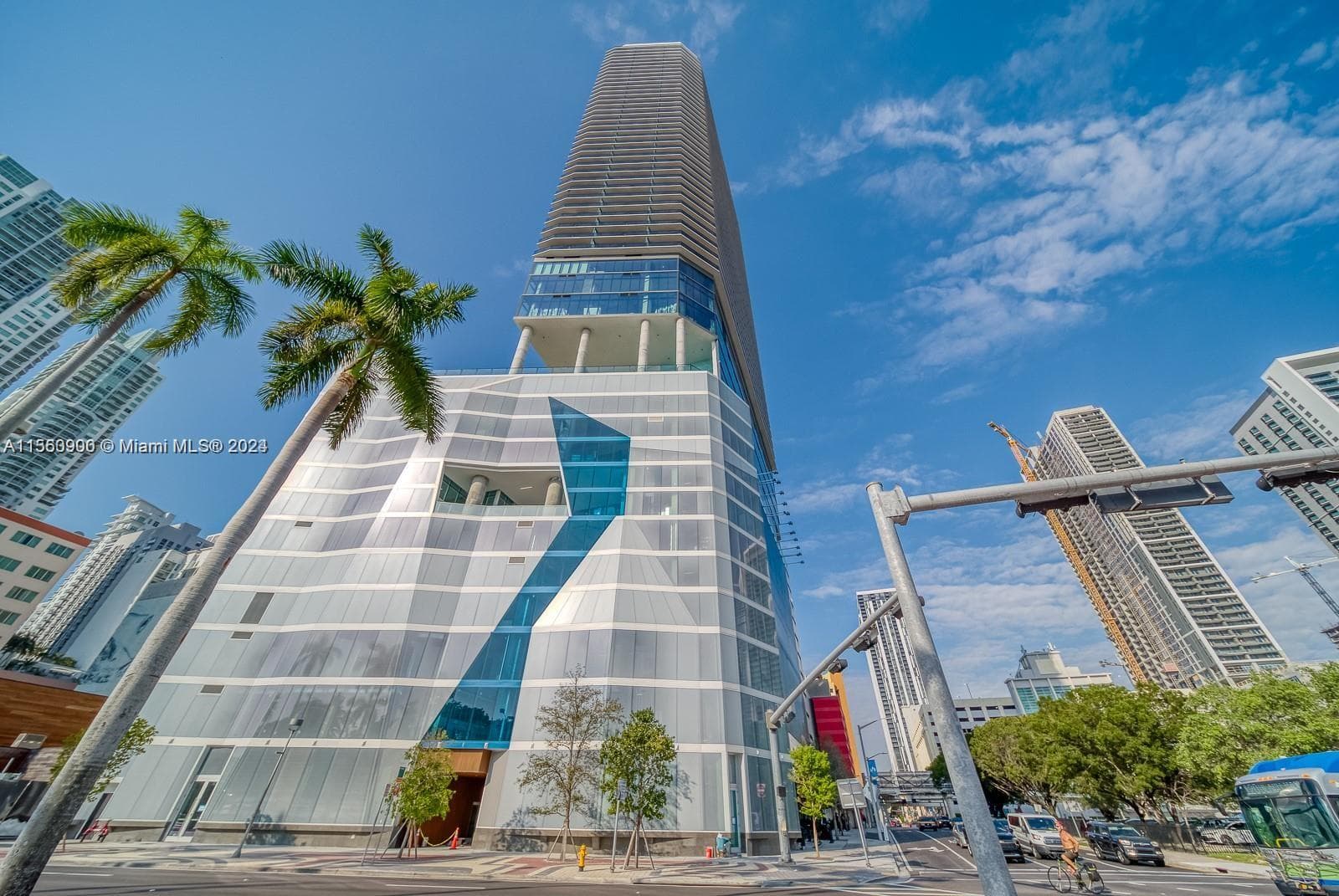 Home en 398 NE 5th St, Miami — foto 1