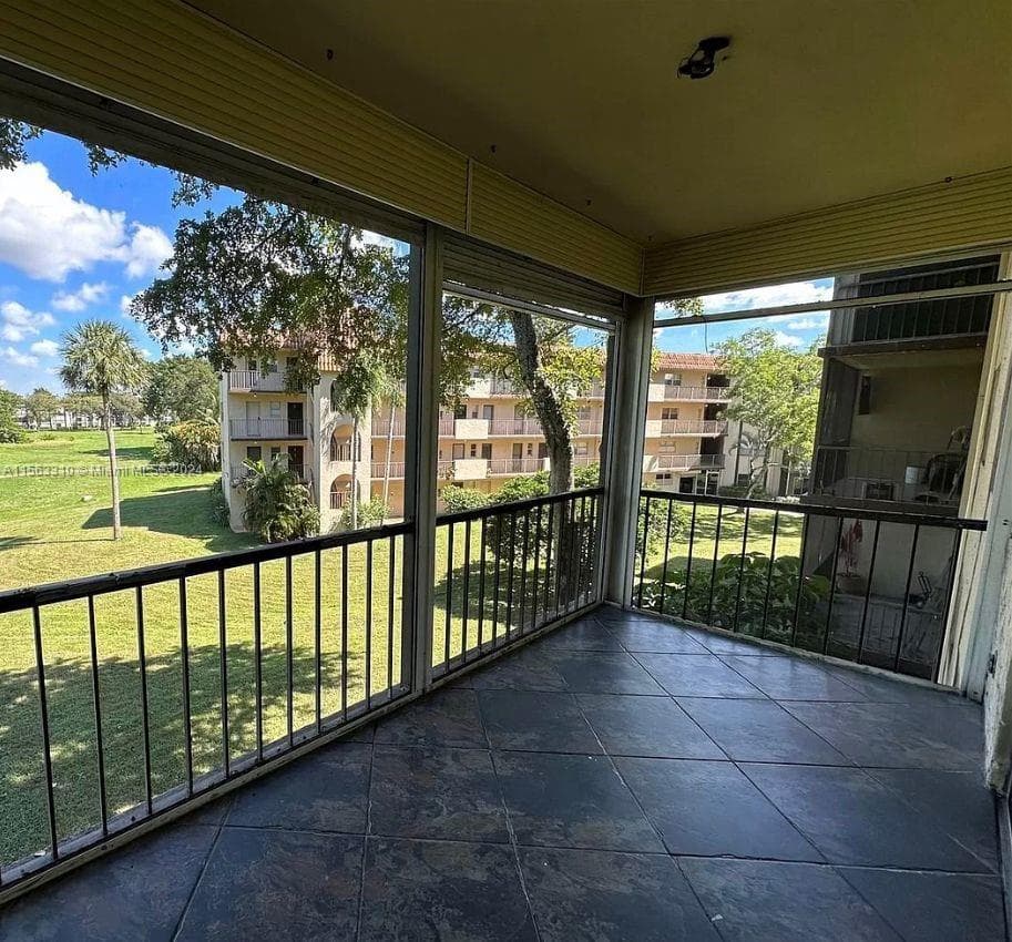 Condo at 6201 N Falls Cir Dr, Lauderhill, FL