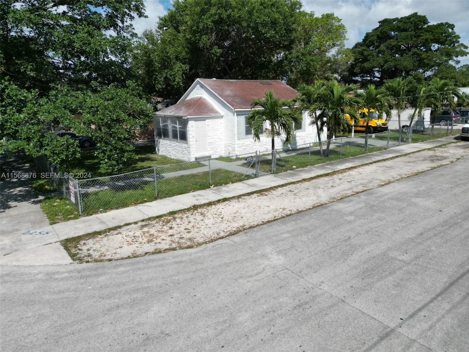 Single-family home en 2255 NW 63rd St, Miami — foto 1