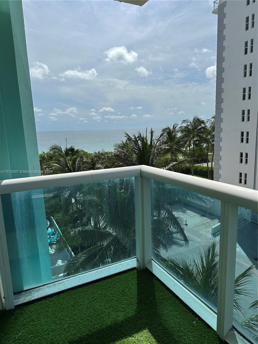 Condo en 9201 Collins Ave, Surfside — foto 3