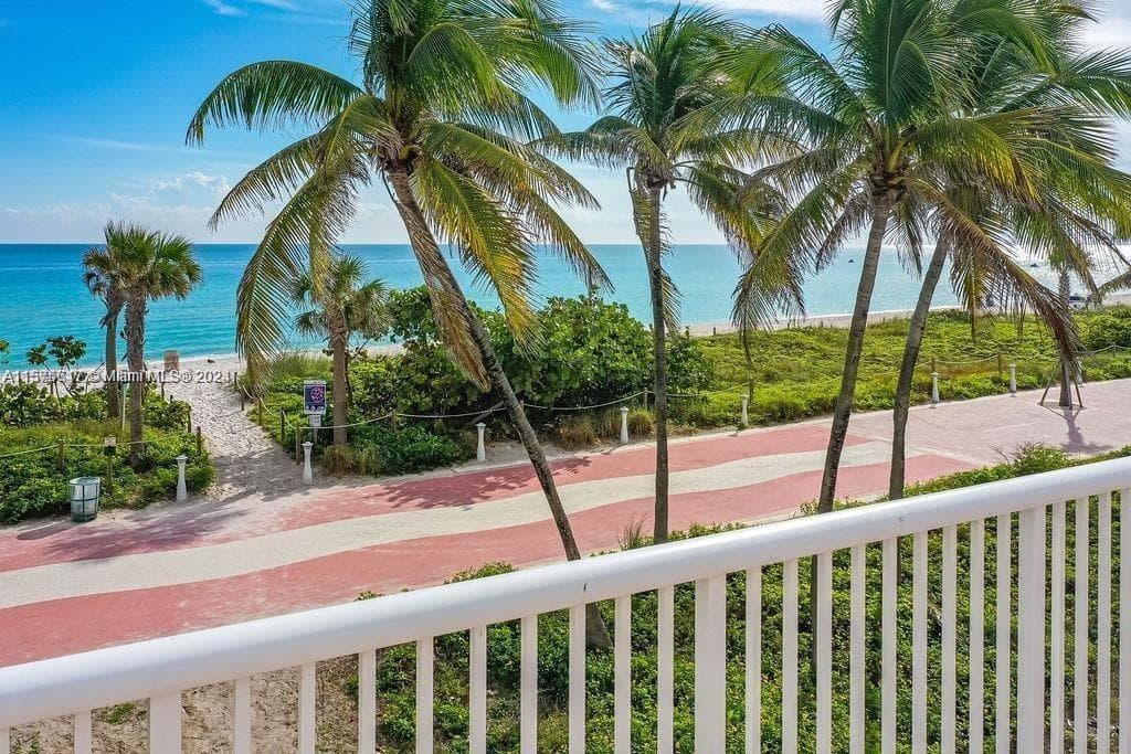 Condo at 5401 Collins Ave, Miami Beach — photo 3