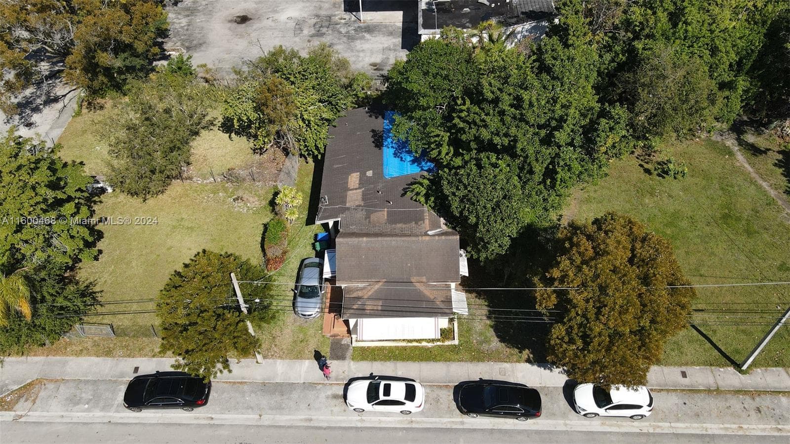 Single-family home at 3373 Thomas Ave, Miami — photo 1