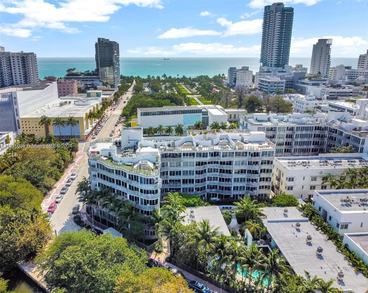 Condo at 2155 Washington Ct, Miami Beach — photo 2