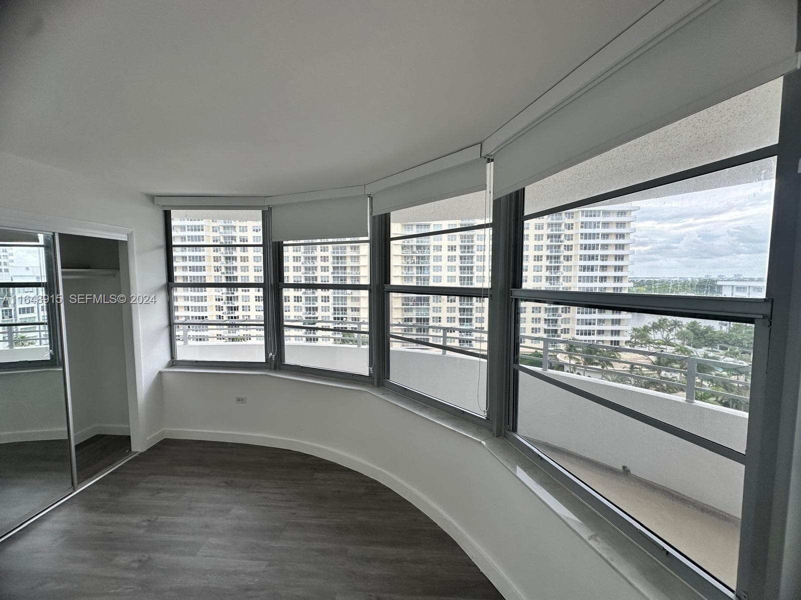 Condo at 5555 Collins Ave, Miami Beach — photo 1