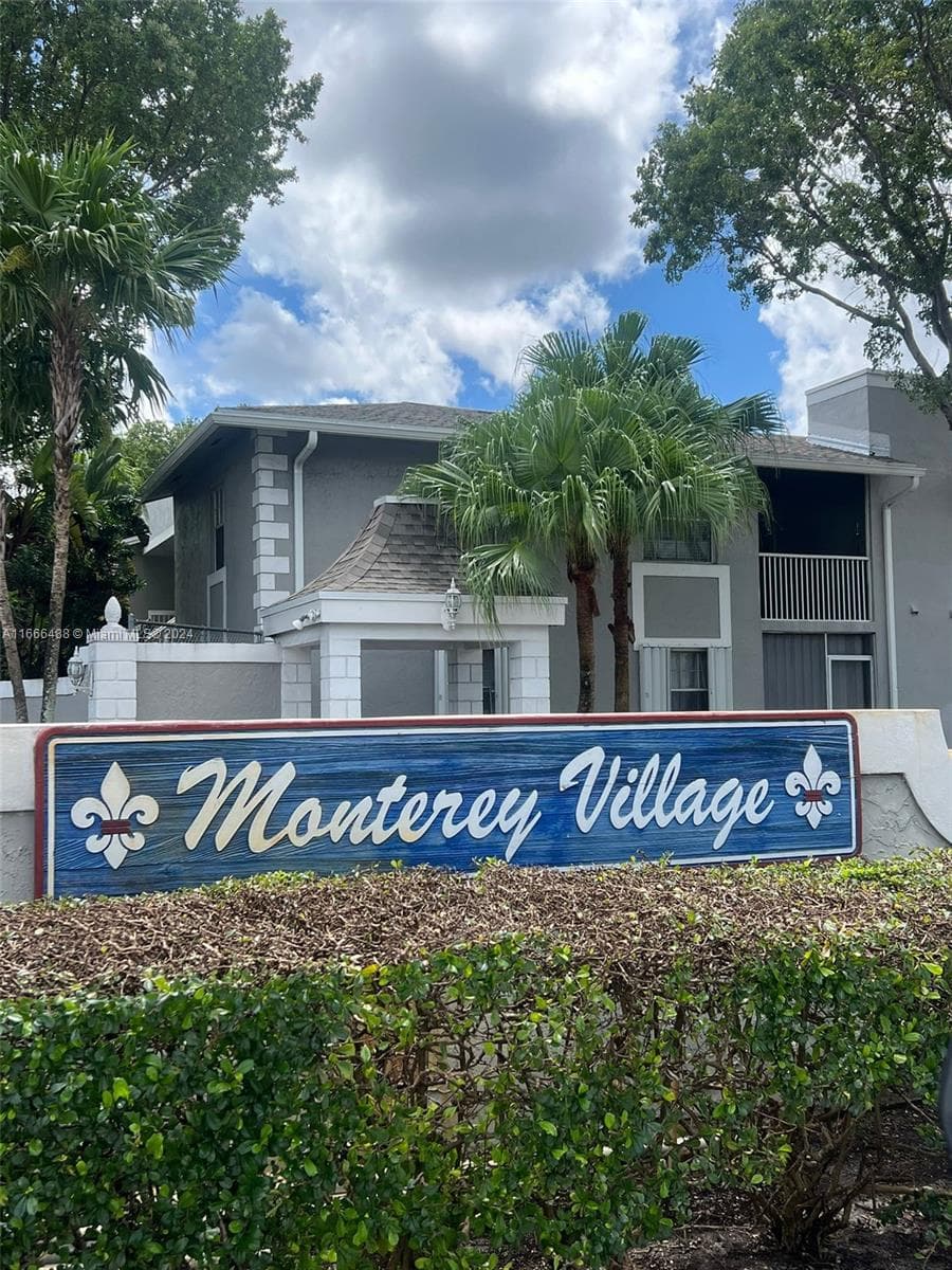 Condo at 435 NE 210th Cir Ter, Miami, FL