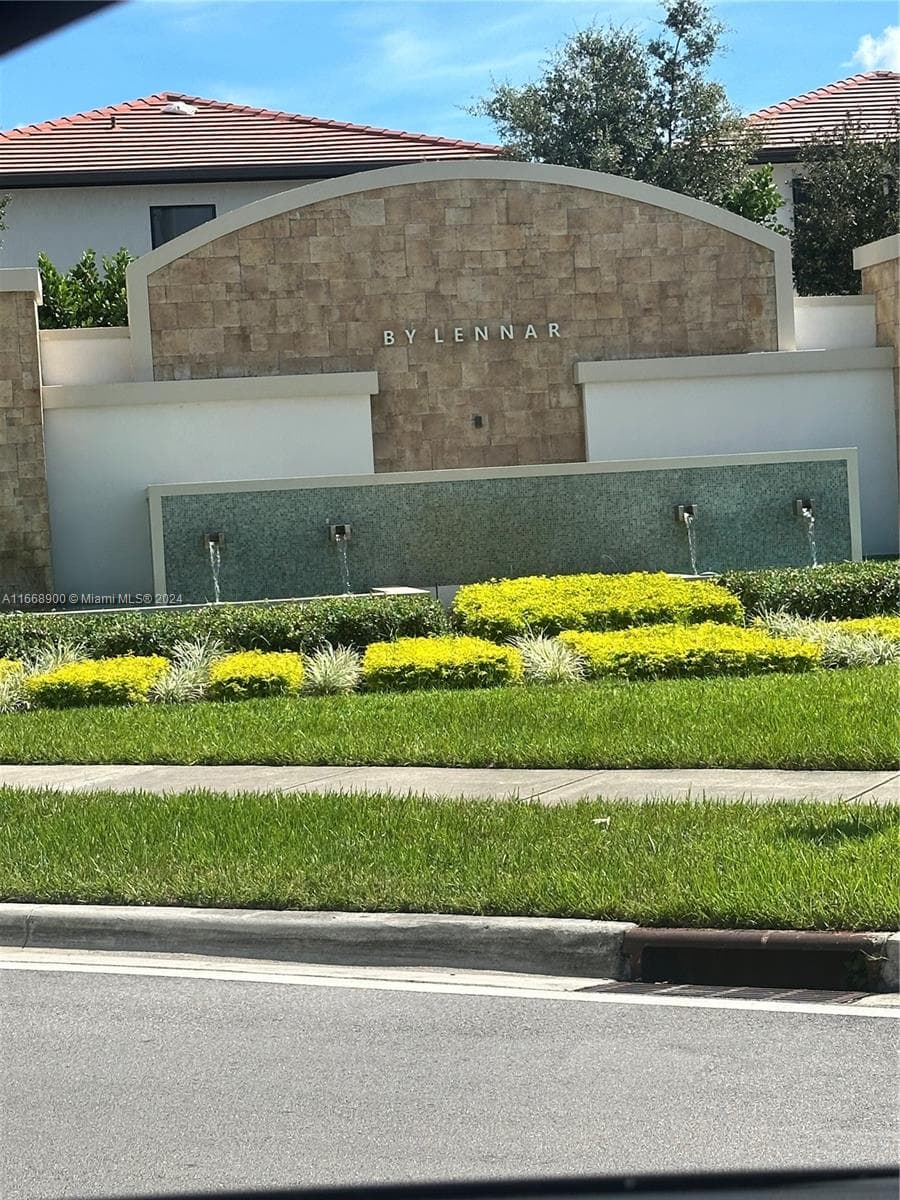 Townhouse at 3415 W 112th Ter, Hialeah — photo 2