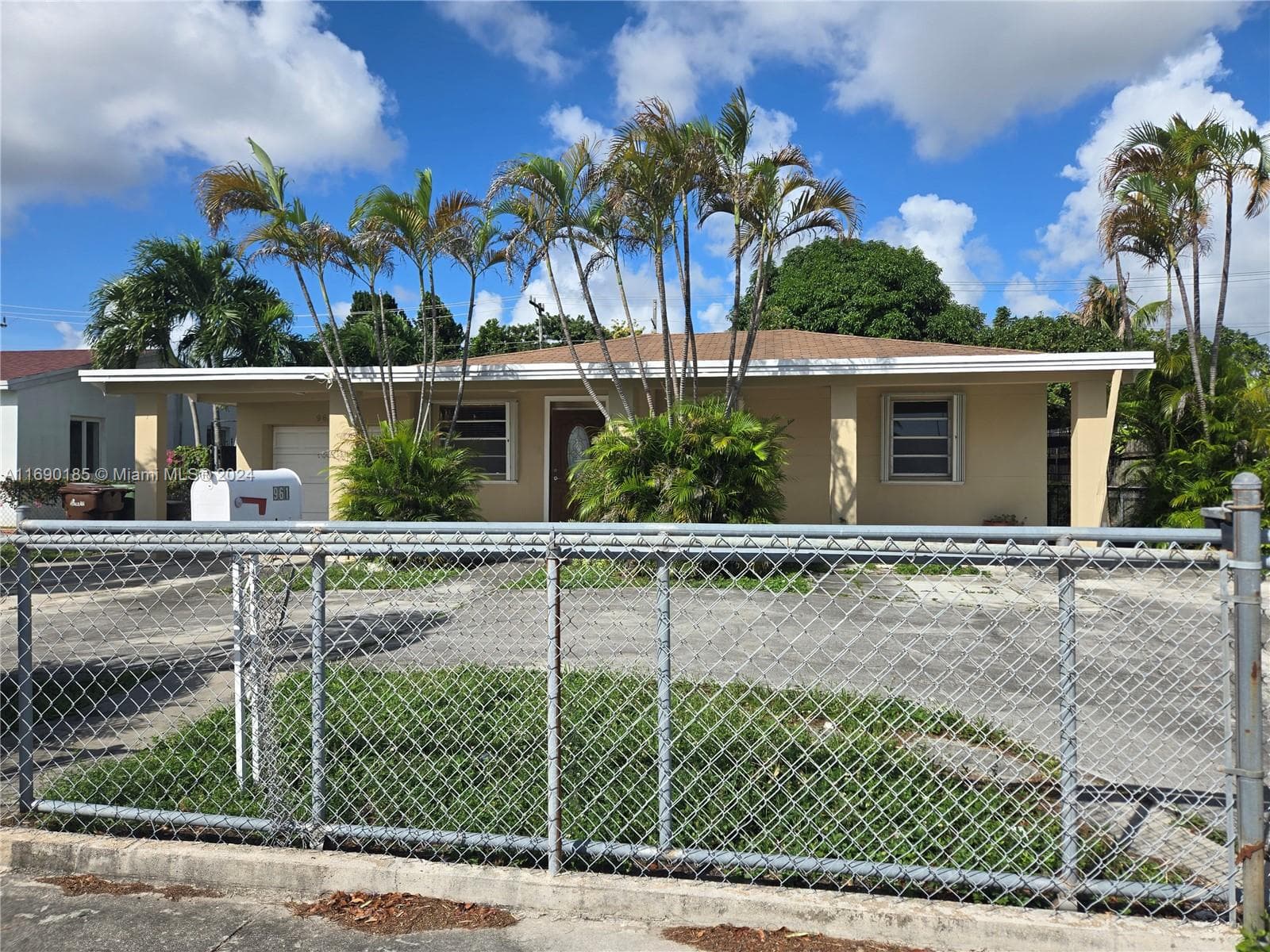 Single-family home at 961 E 32nd St, Hialeah — photo 3