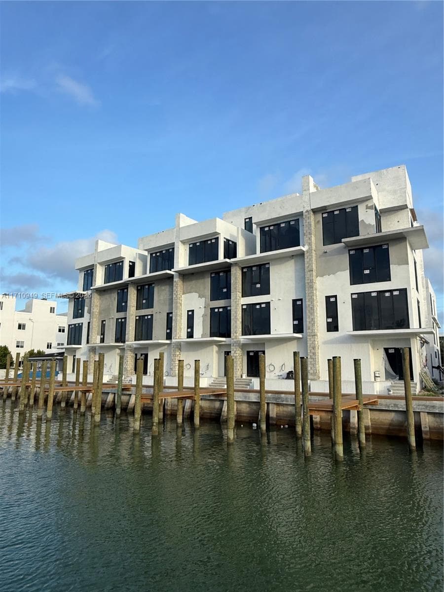 Townhouse at 2005 Calais Dr, Miami Beach — photo 1
