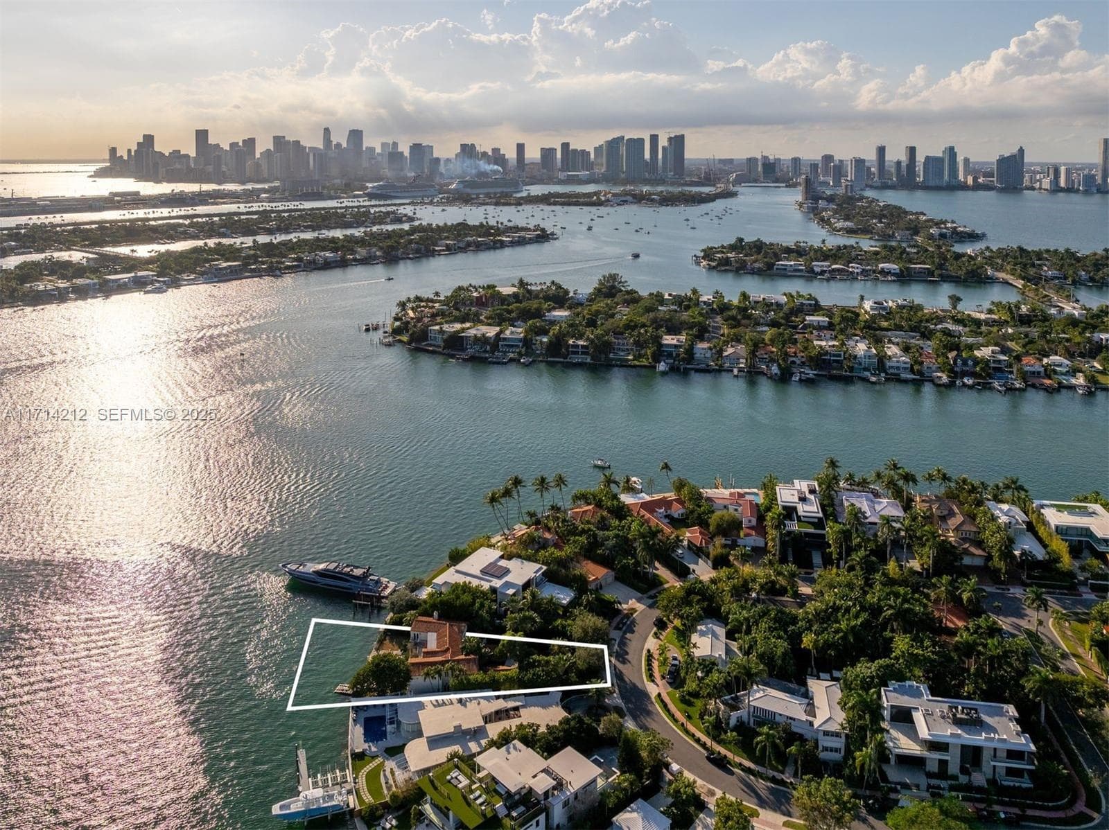 Single-family home at 11 E Rivo Alto Dr, Miami Beach, FL