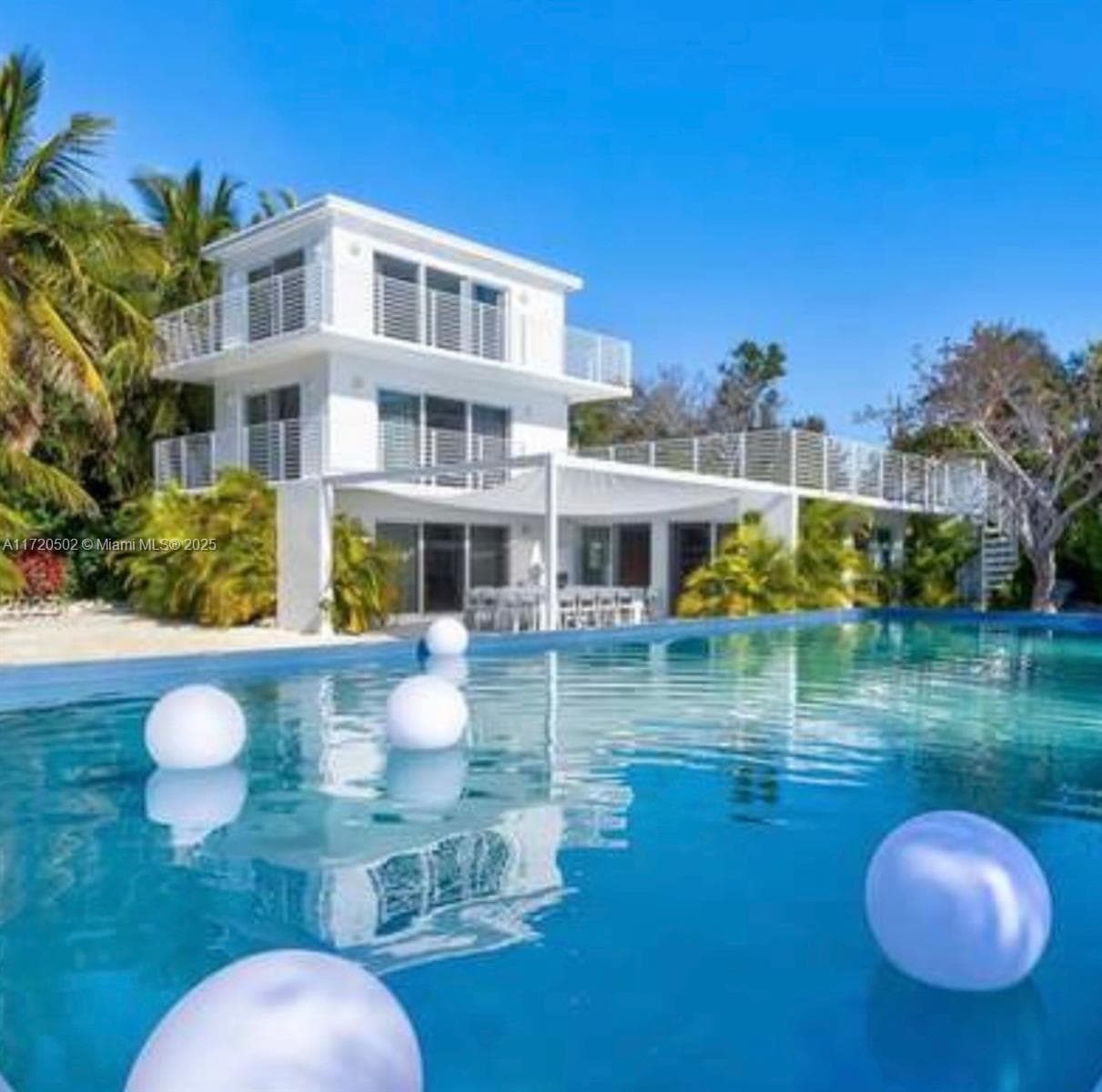 Single-family home at 98701 Overseas Hwy, Key Largo, FL