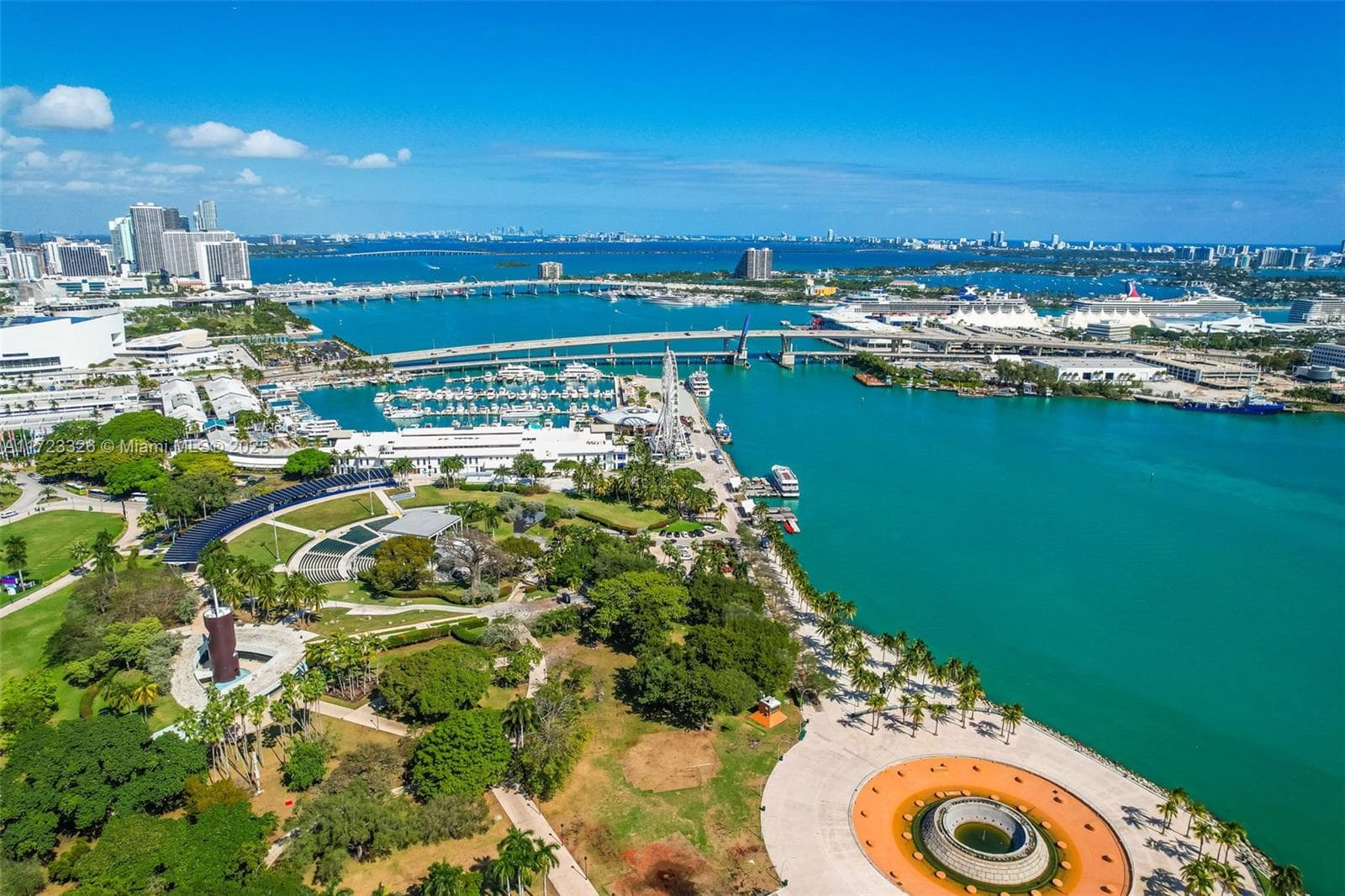 Condo at 50 Biscayne Blvd, Miami — photo 2