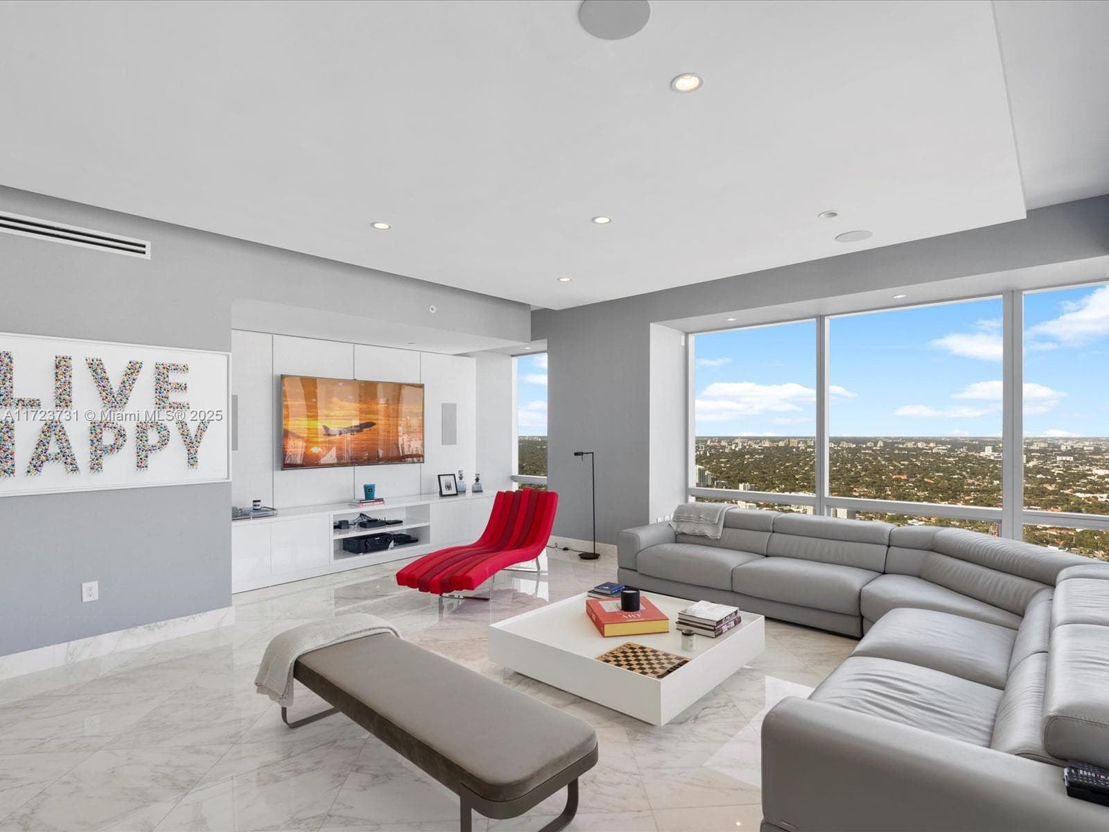 Condo at 1425 Brickell Ave, Miami — photo 3