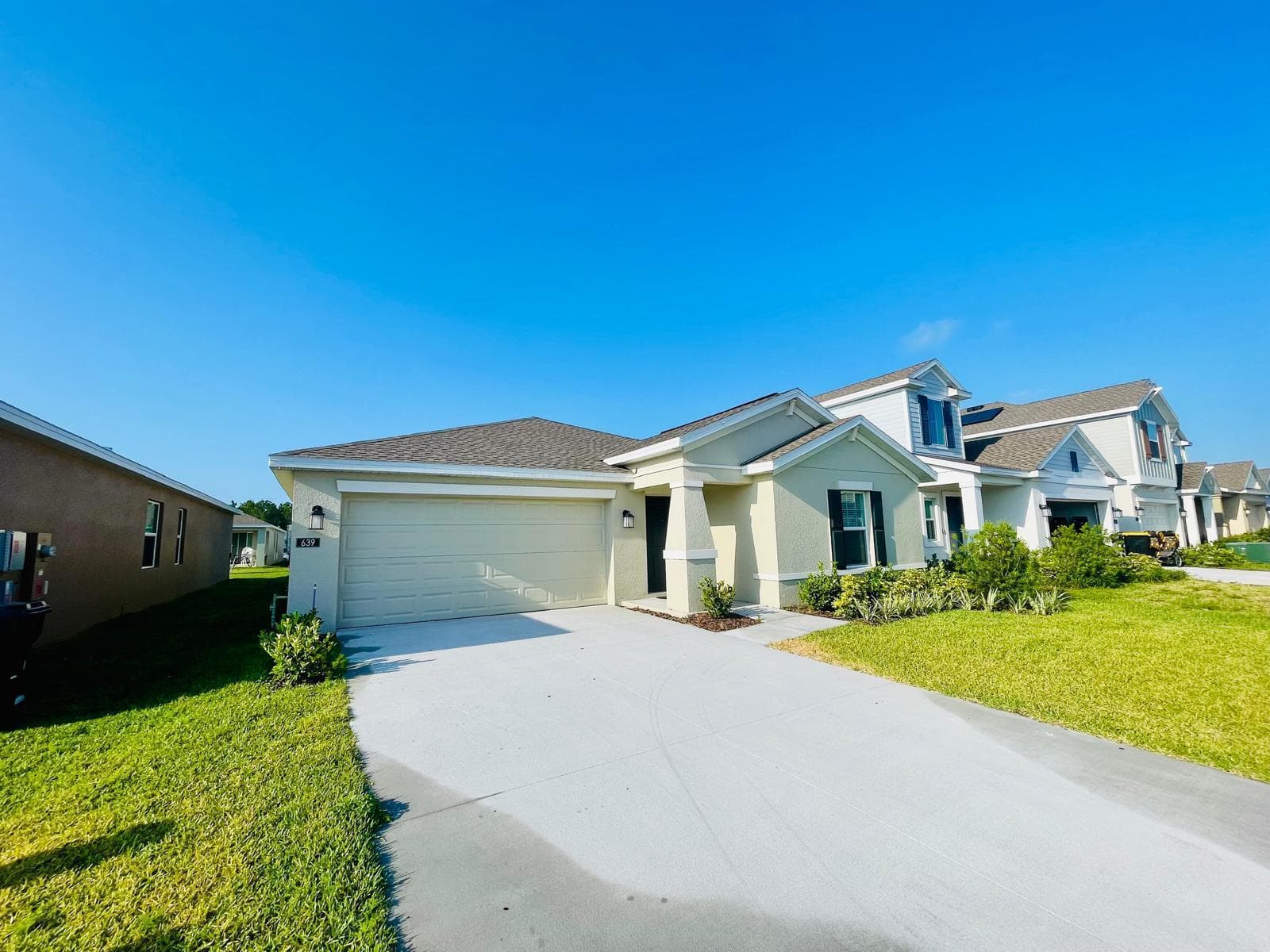 Single-family home at 639 Daring Drive, Davenport, FL