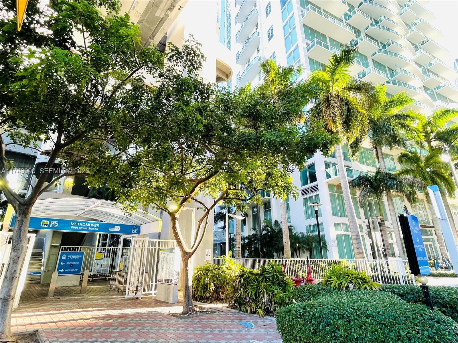 Condo at 41 SE 5th St, Miami — photo 2
