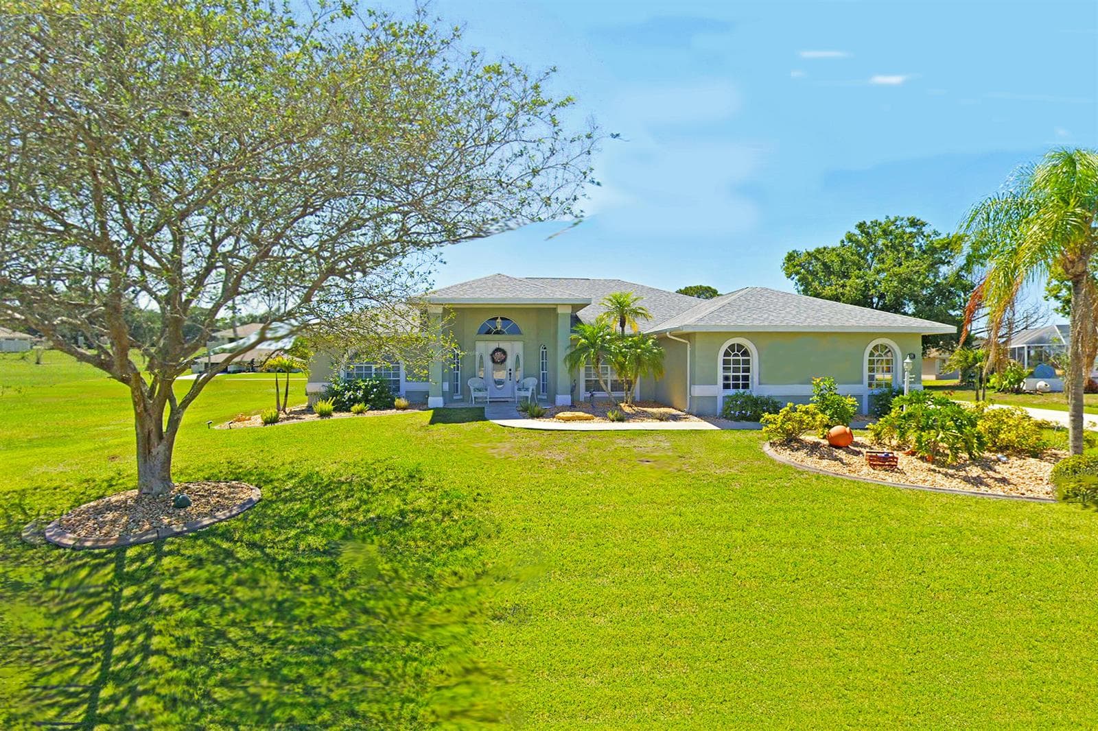 Single-family home at 424 Holly Drive, Sebring, FL