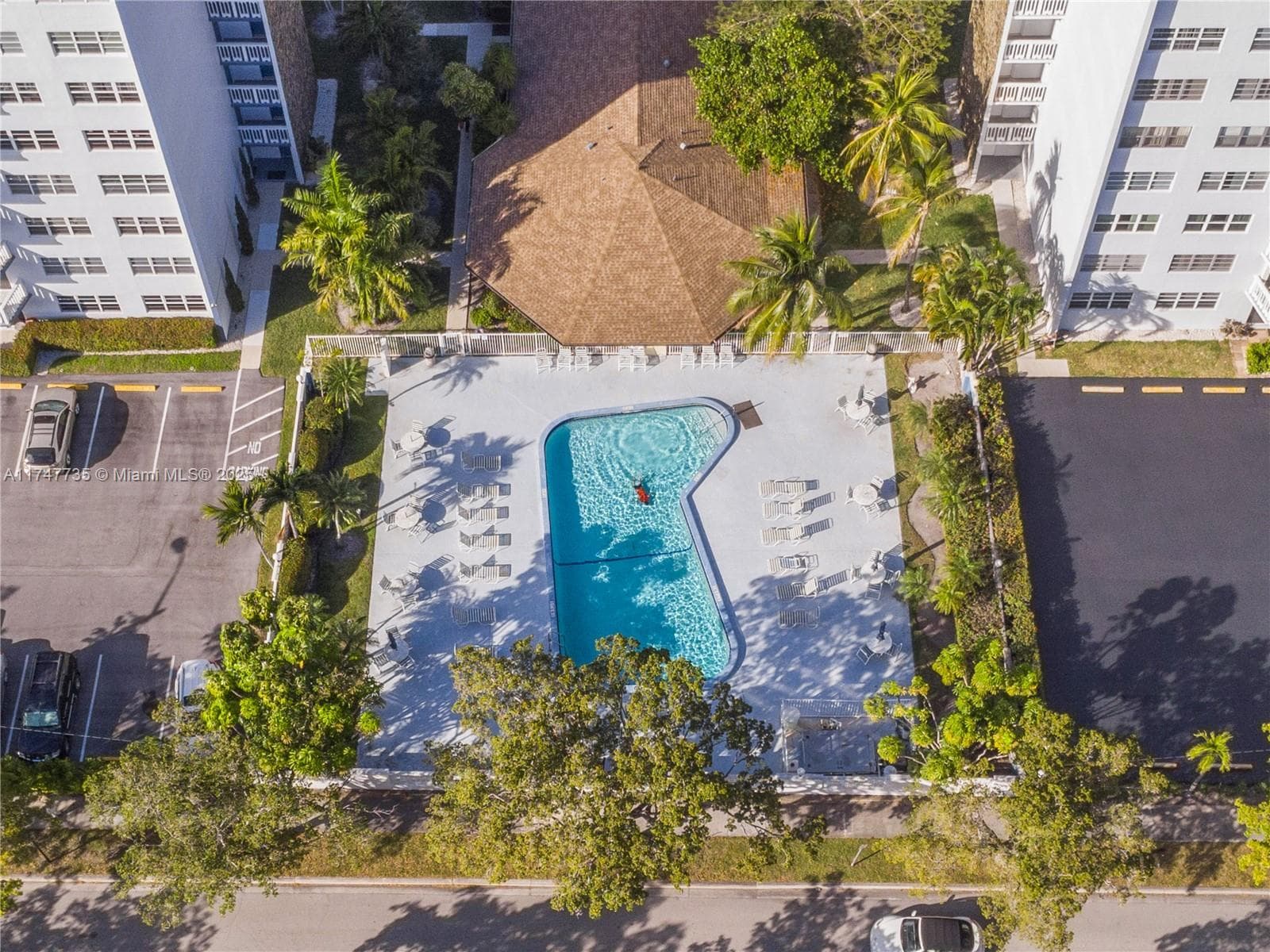 Condo at 401 NE 14th Ave, Hallandale Beach, FL