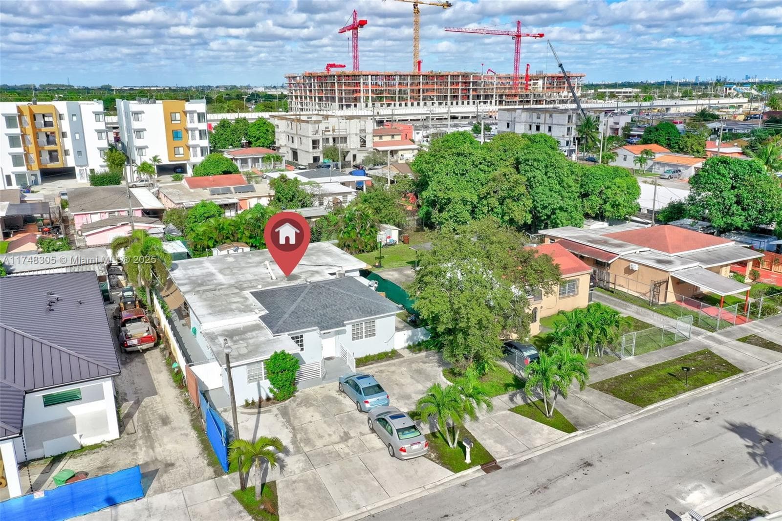 Single-family home at 859 E 23rd St, Hialeah — photo 3