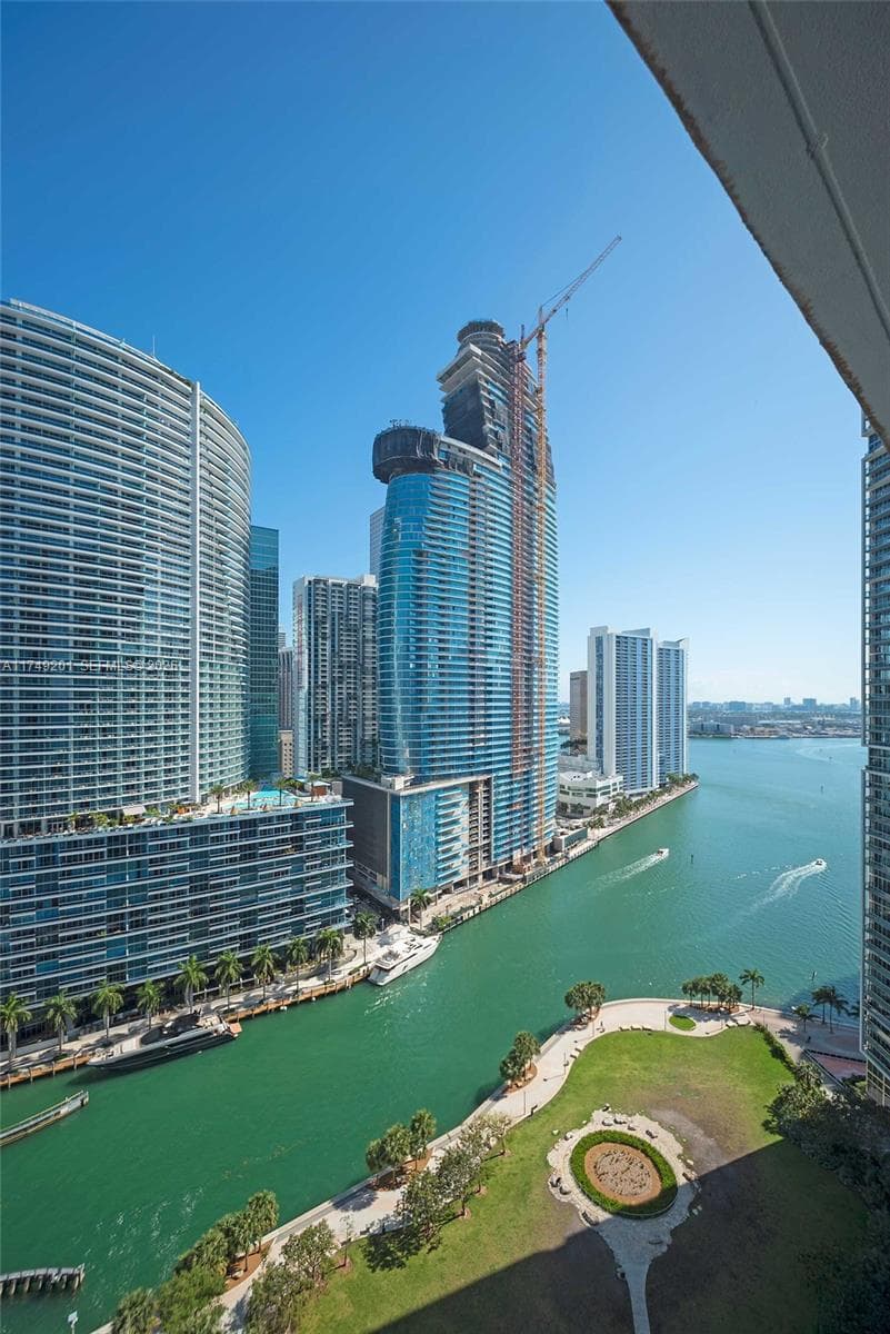 Condo at 485 Brickell Ave, Miami — photo 3