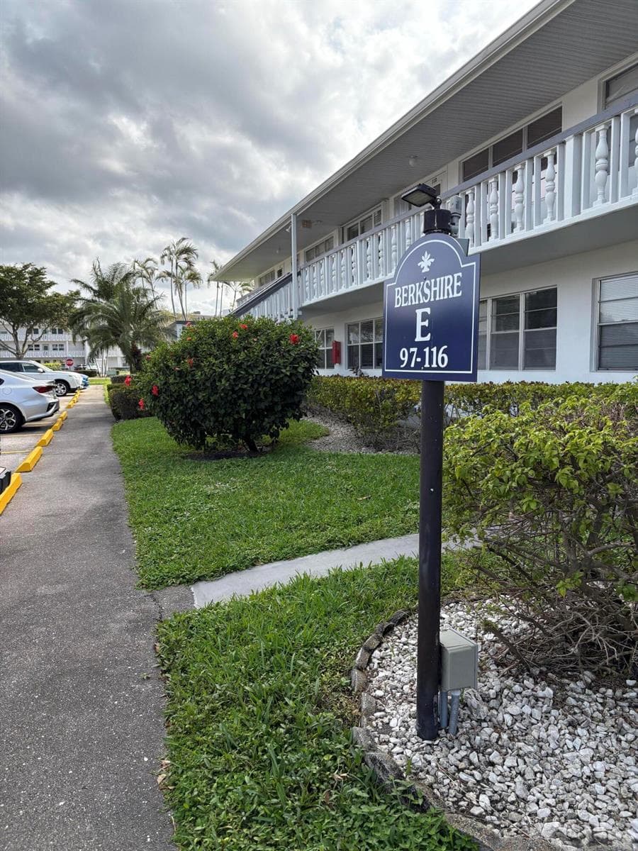 Condo at 113 Berkshire E, West Palm Beach, FL