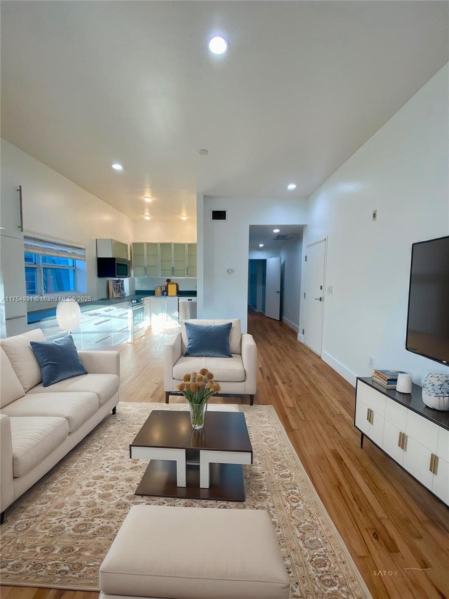 Condo at 929 Michigan Ave, Miami Beach, FL