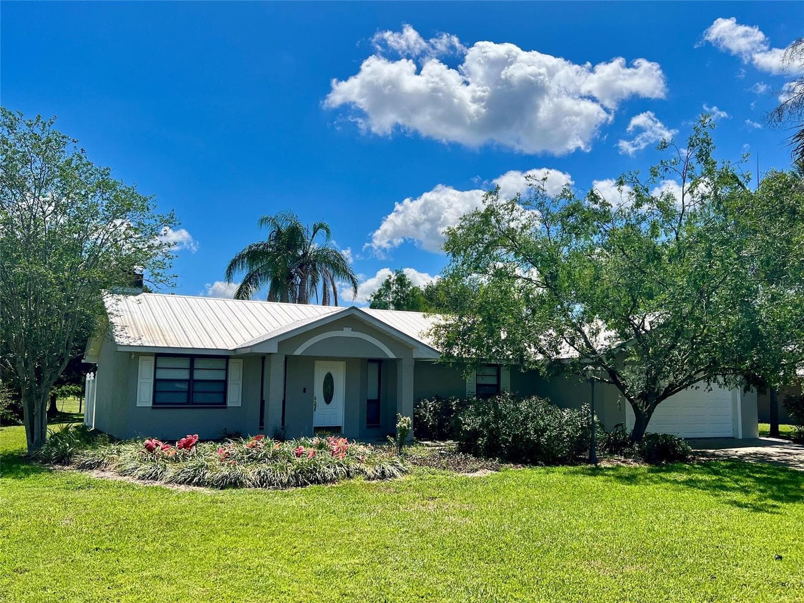 Single-family home at 352 SW 85th Avenue, Okeechobee, FL