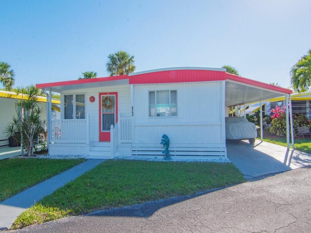 Mobile home at 4743 NE Blue Heron Lane, Jensen Beach, FL