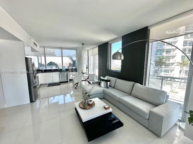 Condo at 92 SW 3rd St, Miami — photo 2