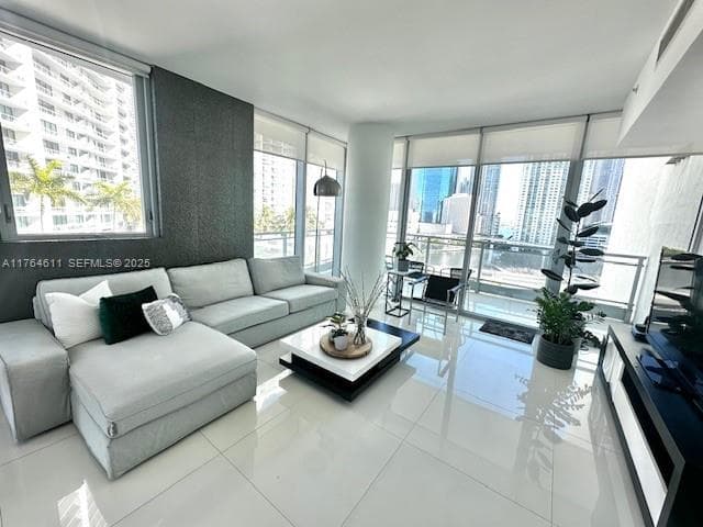 Condo at 92 SW 3rd St, Miami — photo 3