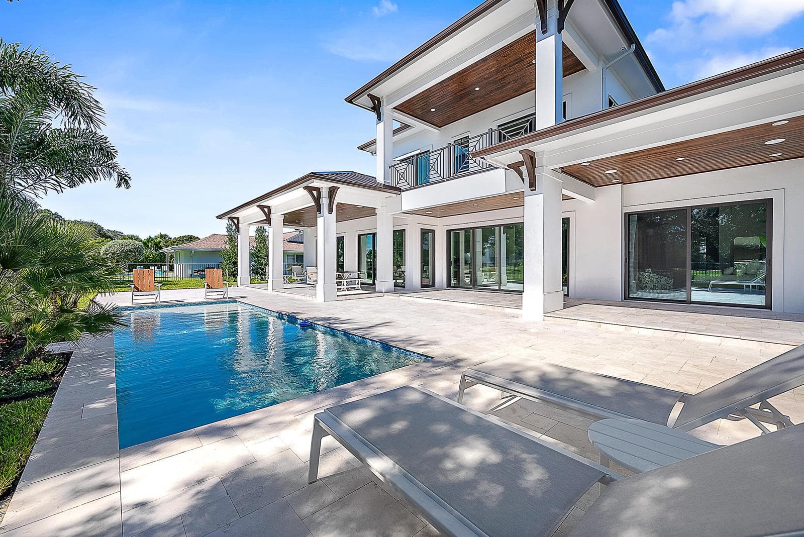 Single-family home at 325 Fairway N, Tequesta, FL