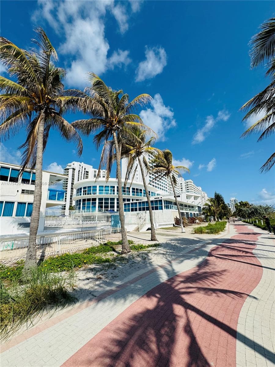 Condo en 5445 Collins Ave, Miami Beach — foto 3