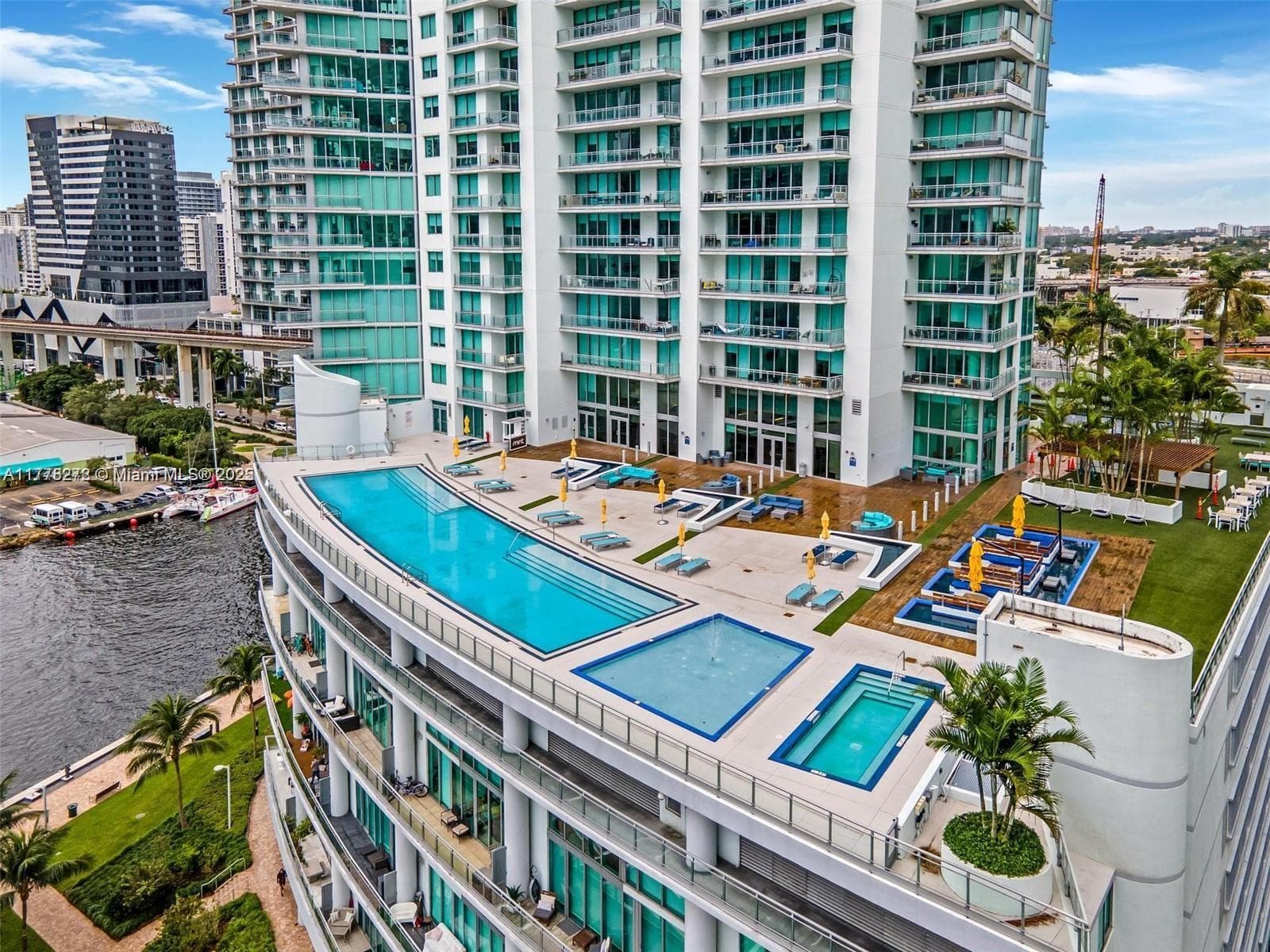Condo at 92 SW 3rd St, Miami — photo 1