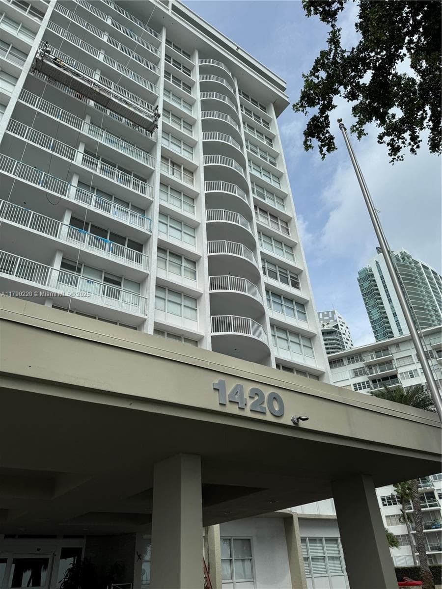 Condo at 1420 Brickell Bay Dr, Miami, FL