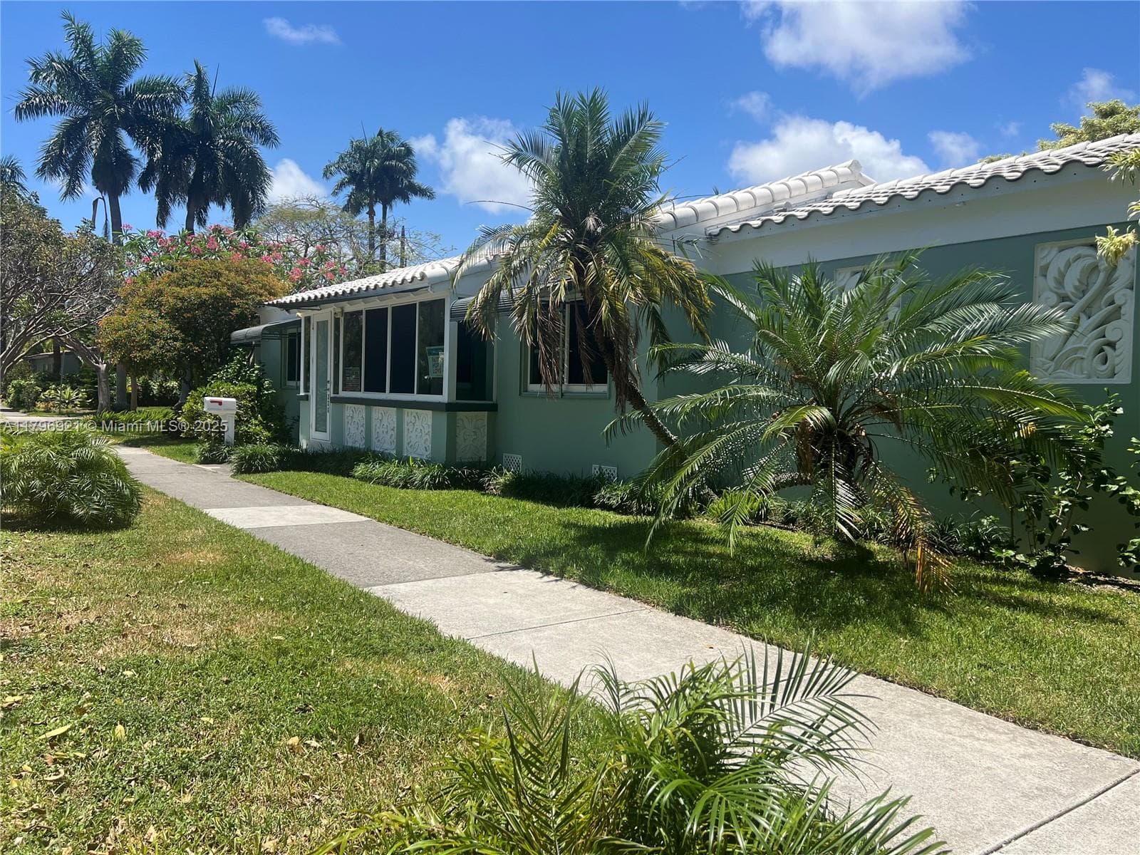 Single-family home at 326 S 14th Ave, Hollywood, FL