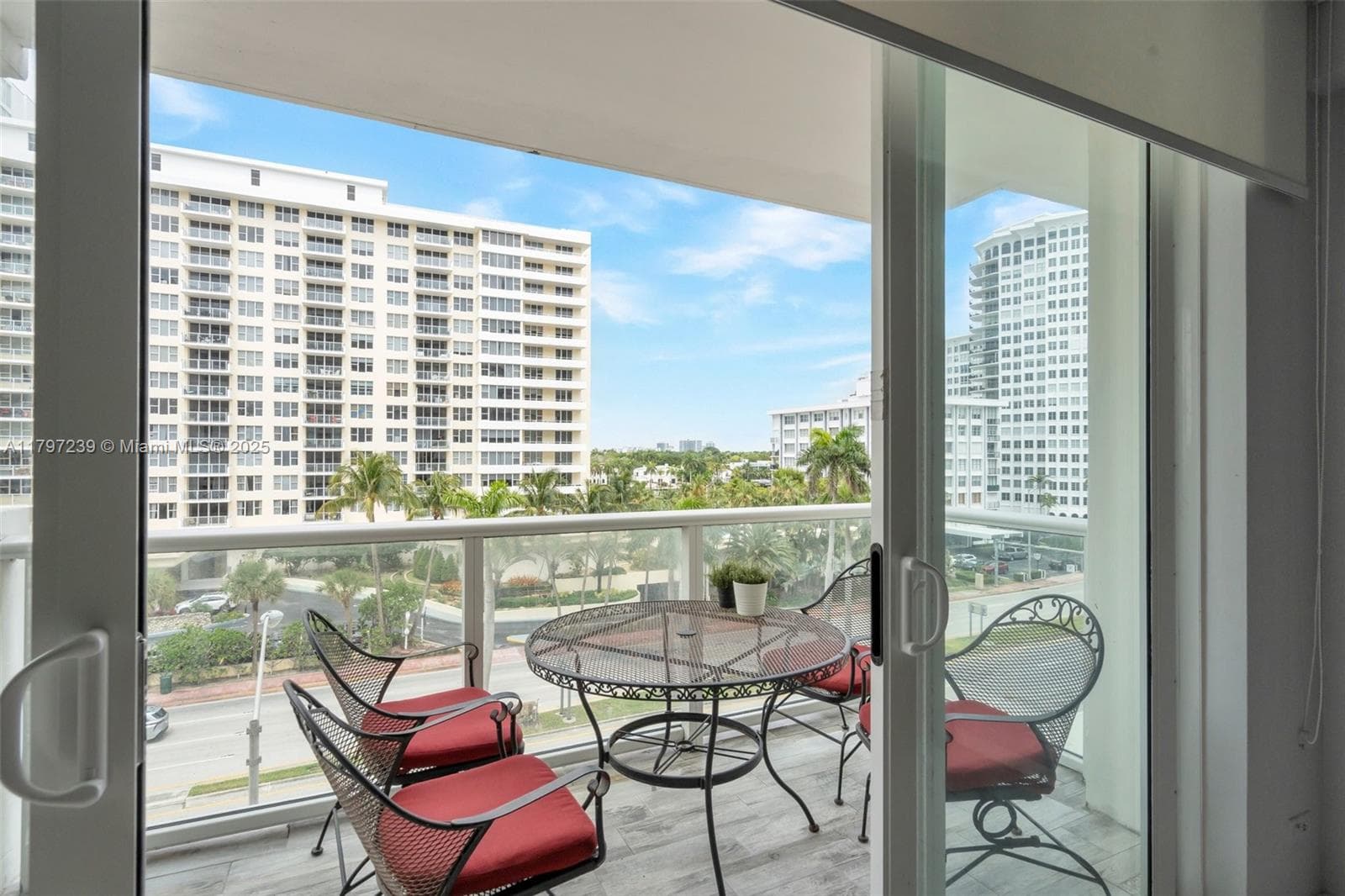 Condo at 5601 Collins Ave, Miami Beach — photo 2