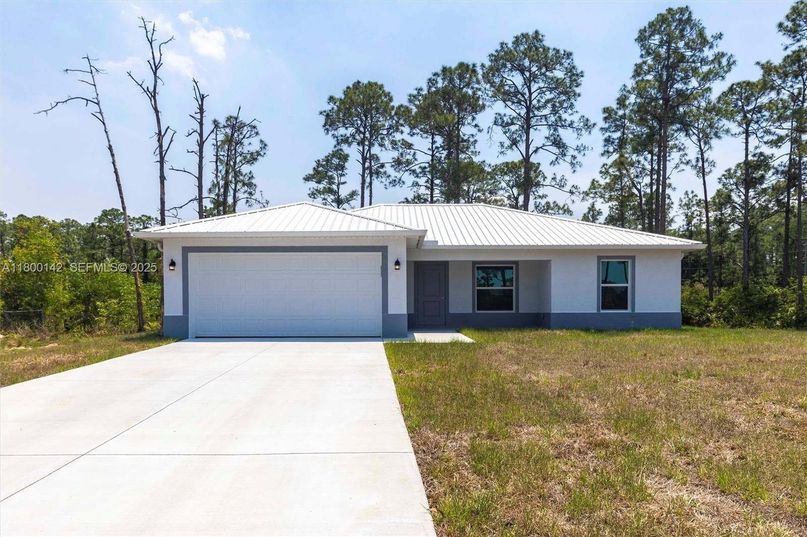 Single-family home at 2004 Rosa Ct, Lehigh Acres, FL