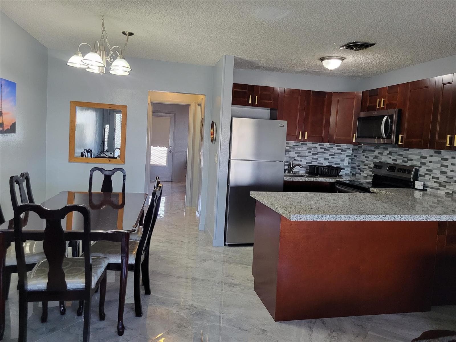Co-op at 800 SW 11th Avenue, Hallandale Beach, FL