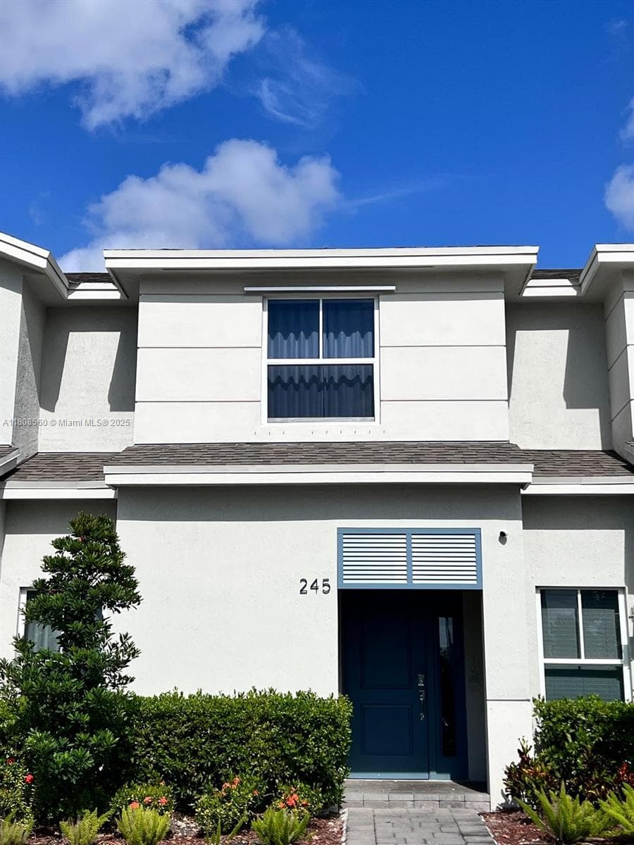 Townhouse en 245 NE 3rd Ct, Florida City — foto 1