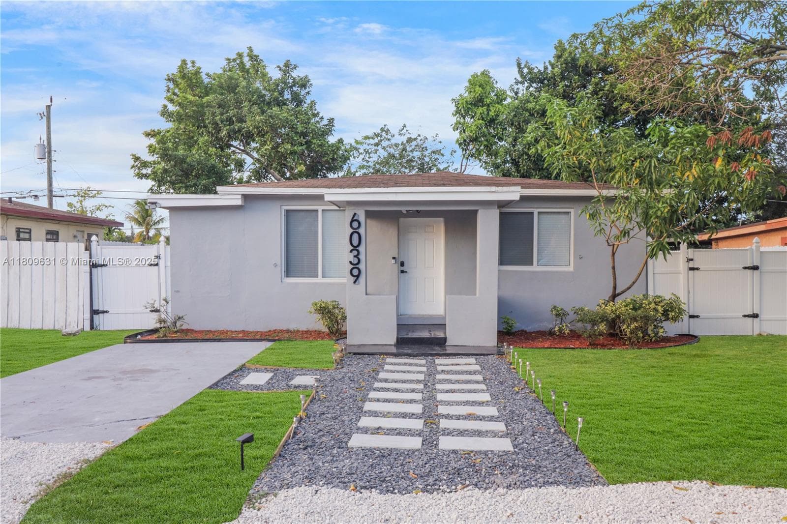 Single-family home at 6039 SW 38th St, Miramar, FL