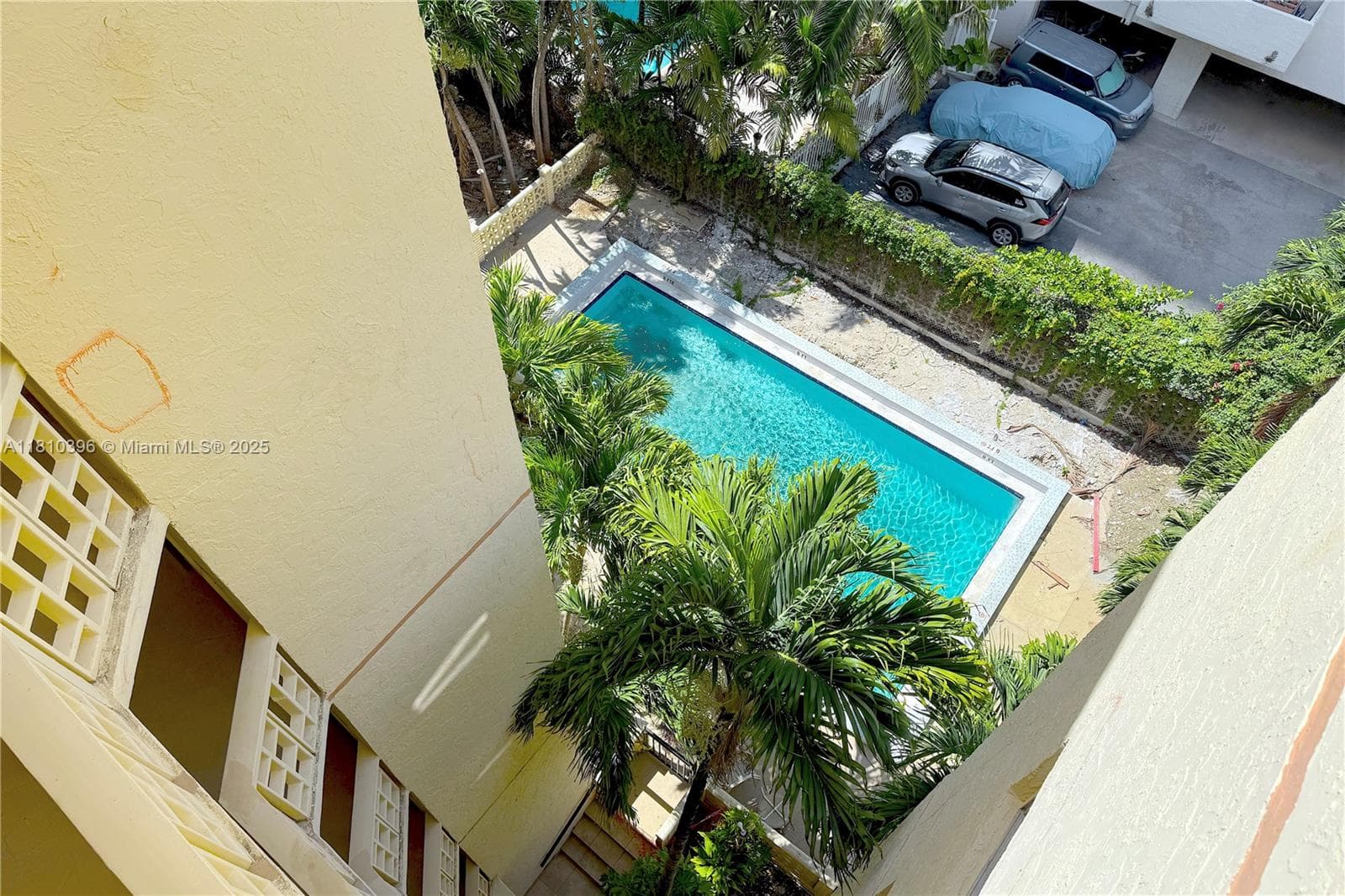 Condo at 600 NE 25th St, Miami — photo 2