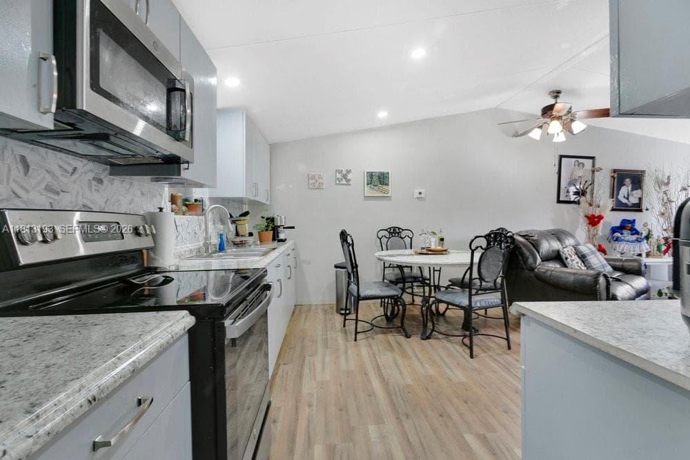 Mobile home at 12531 NE 18 St, Williston — photo 3