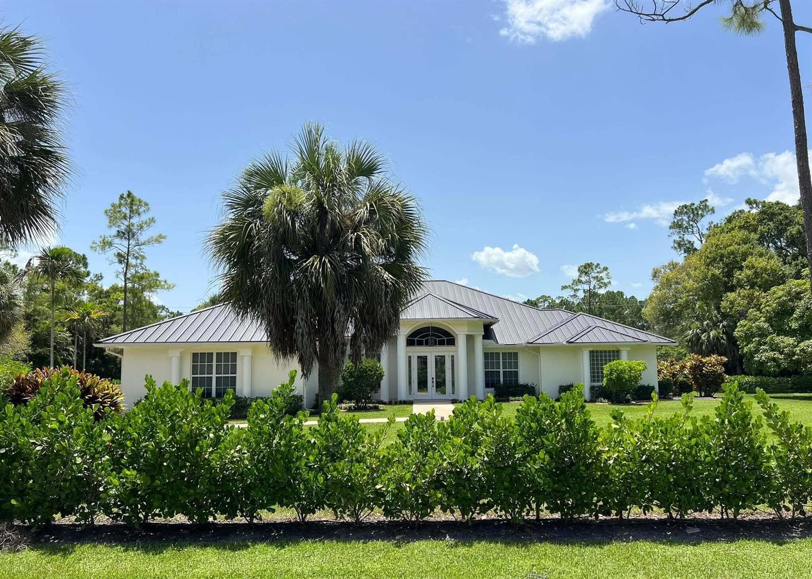 Single-family home at 103 Squire Drive, Wellington, FL
