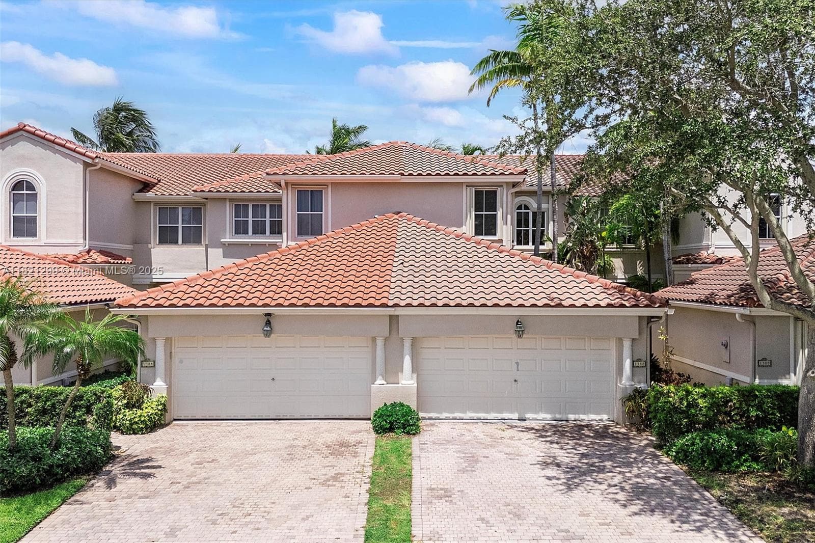 Townhouse at 1382 Harbor Vw W, Hollywood, FL