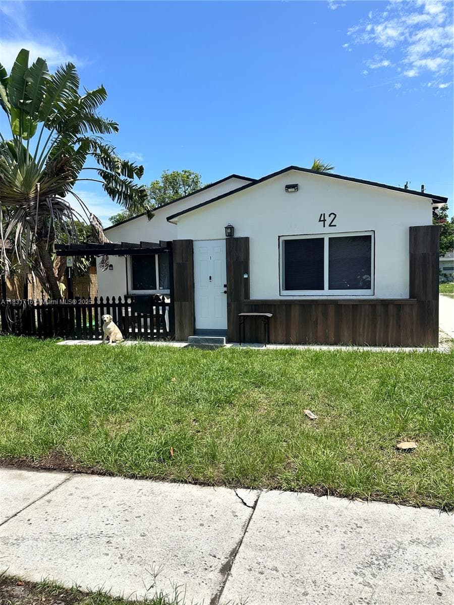 Single-family home en 42 SE 10th Ter, Dania Beach — foto 1