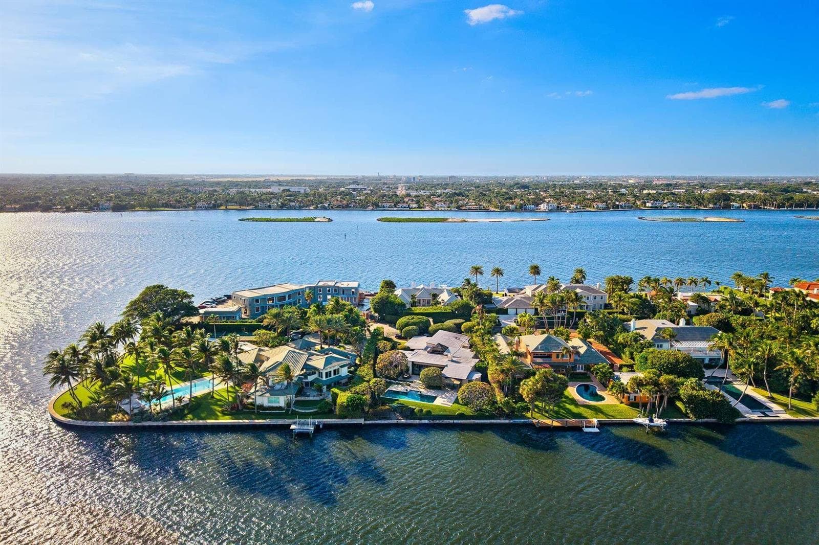 Single-family home at 748 Island Drive, Palm Beach, FL